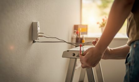 Detecteur de mouvement en action dans un guide pratique